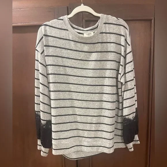 Knit pullover with lace sleeve detail - Picture 1 of 2